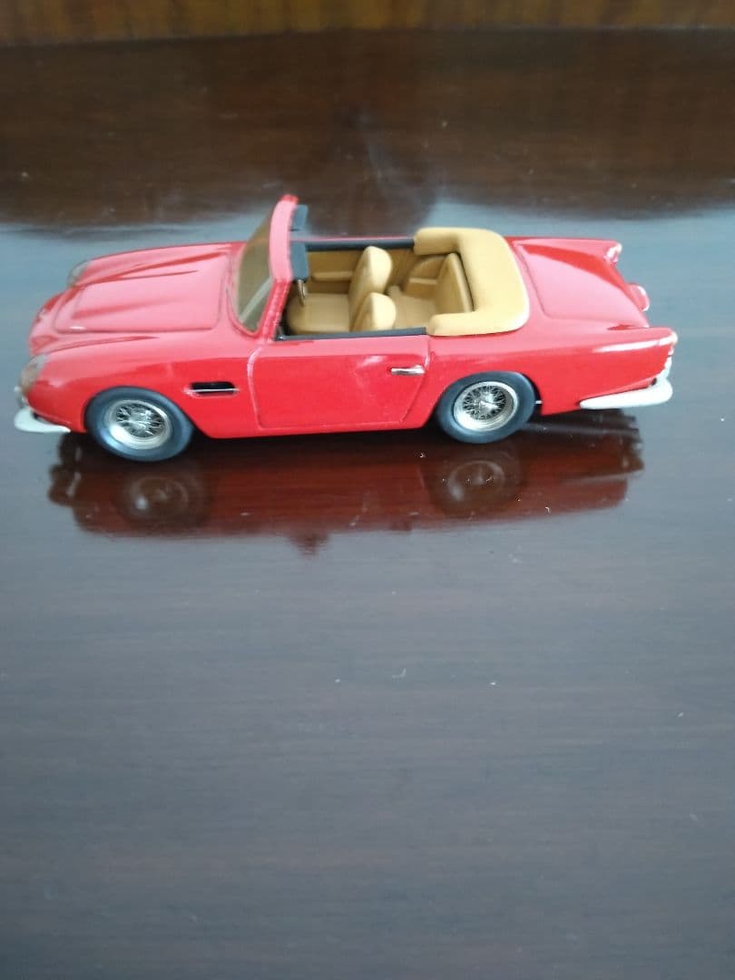 アストンマーチン　DB5