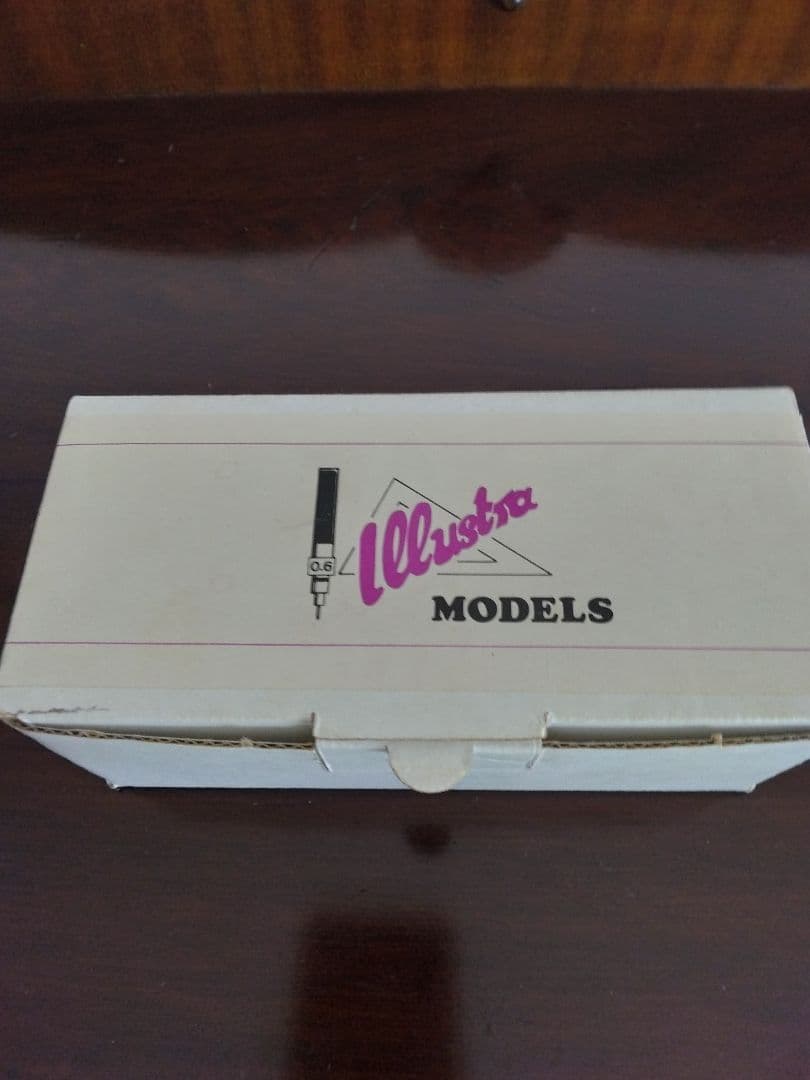 アストンマーチン　DB5