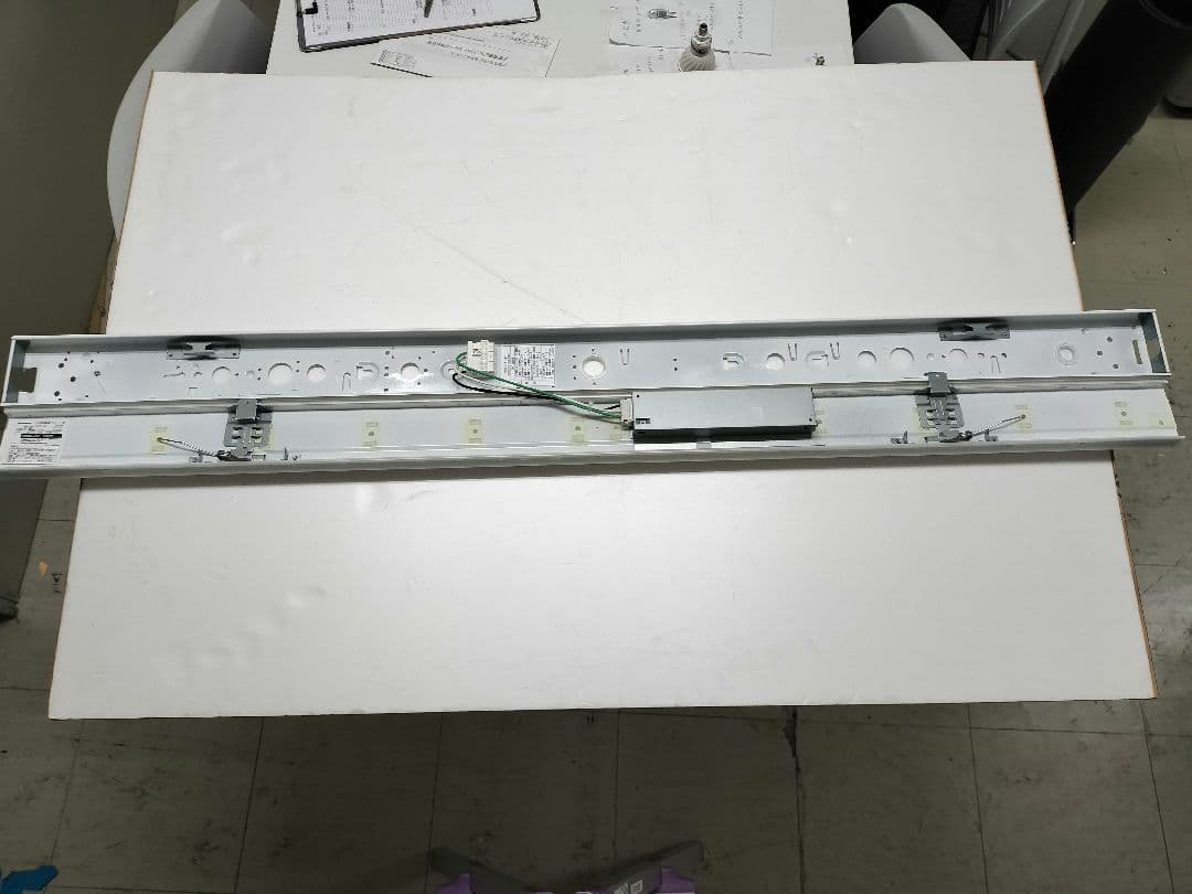 ベースライト NNL4100EWT LE9　2000lm 4000ｋ24台