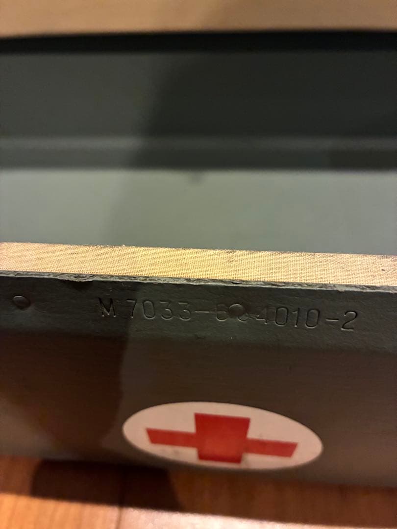 スウェーデン軍メディカルペーパーボックス ビンテージ