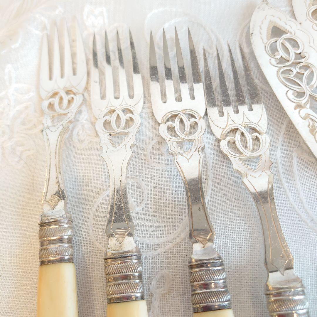 イギリス　アンティークカトラリーセット　アイボリン　ピアッシング