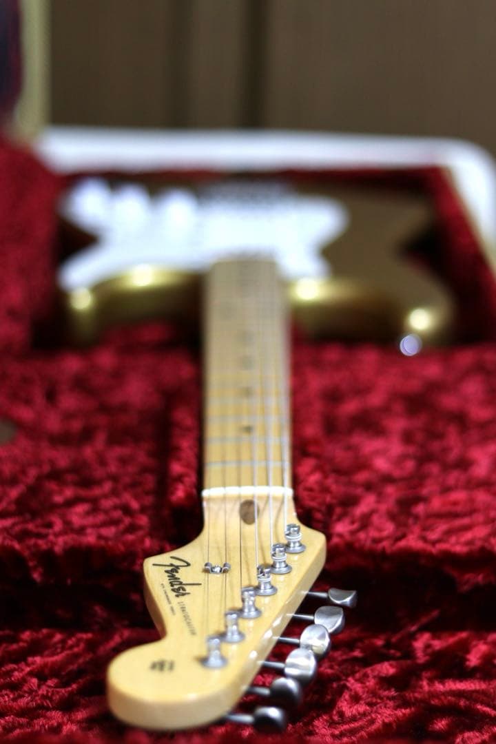 【極美品】 希少なFender USA ストラトキャスター ゴールド 2017年