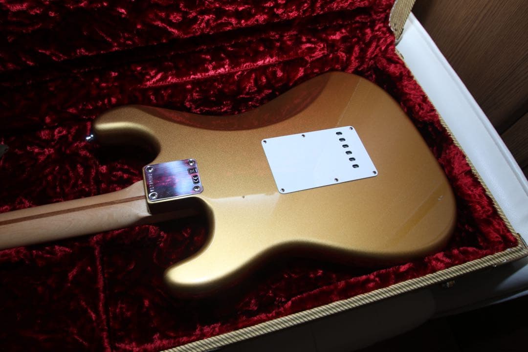 【極美品】 希少なFender USA ストラトキャスター ゴールド 2017年