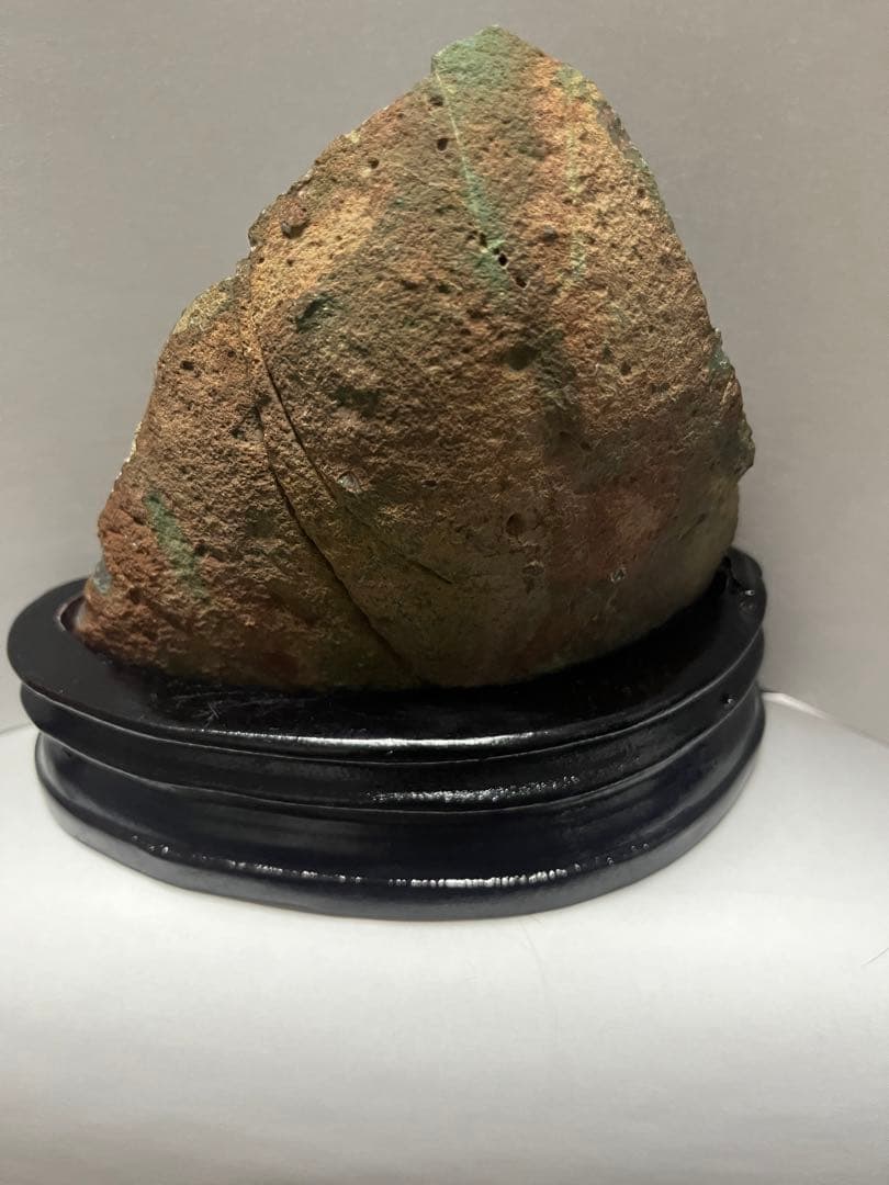 ウルグアイアメジスト　カルサイト共生　原石　ドーム木製台座付き