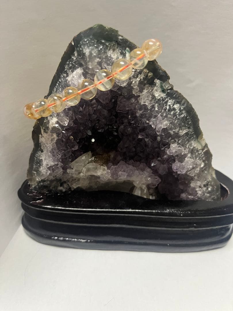 ウルグアイアメジスト　カルサイト共生　原石　ドーム木製台座付き