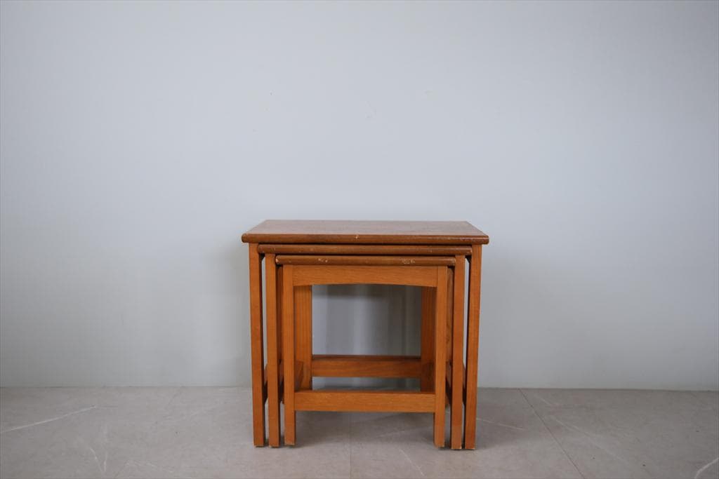 英国アンティーク木製ネストテーブル3台/収納式机/飾り棚/花台(91-77)