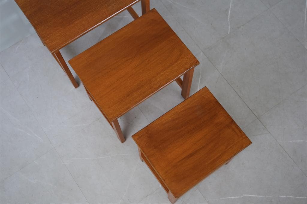 英国アンティーク木製ネストテーブル3台/収納式机/飾り棚/花台(91-77)