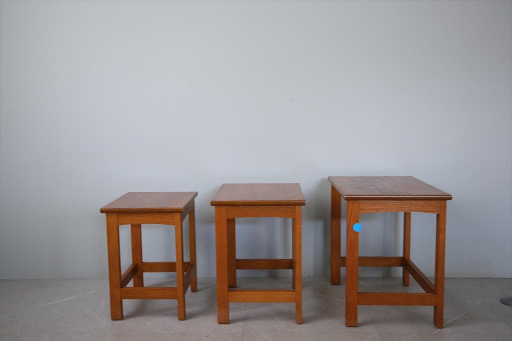 英国アンティーク木製ネストテーブル3台/収納式机/飾り棚/花台(91-77)