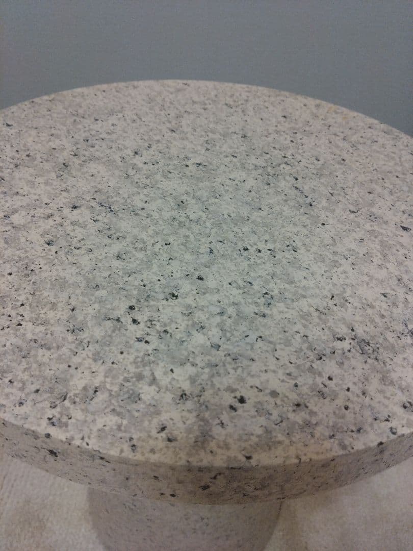 新品未使用☆円形コンクリート風サイドテーブル　大理石風