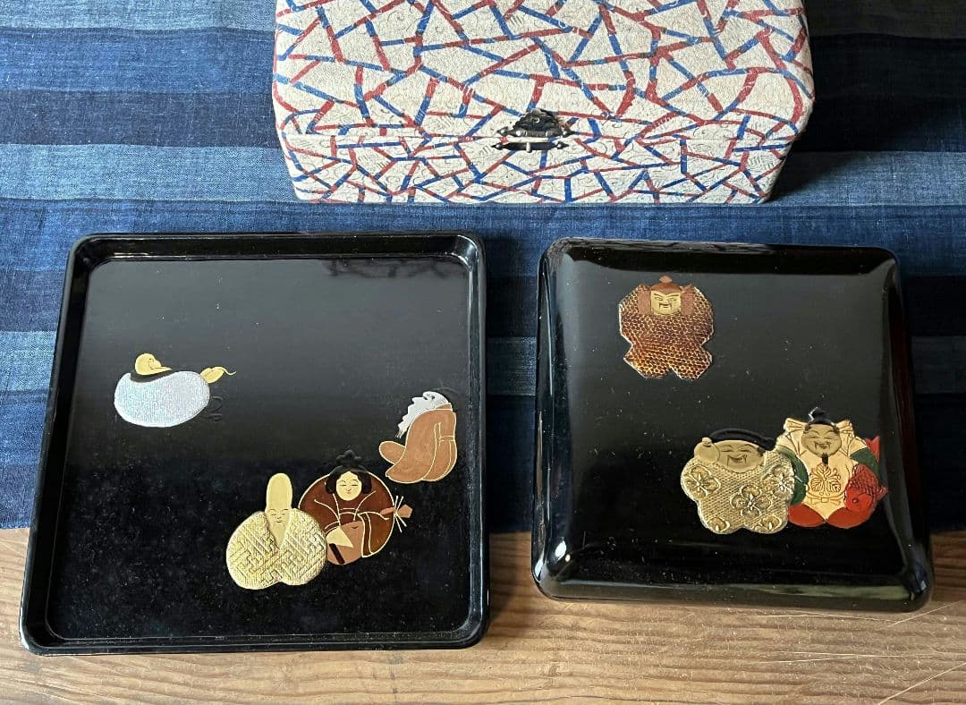 【箱付】漆器 七福神図 盛り絵付け蒔絵 お盆と重箱 アンティーク 骨董品