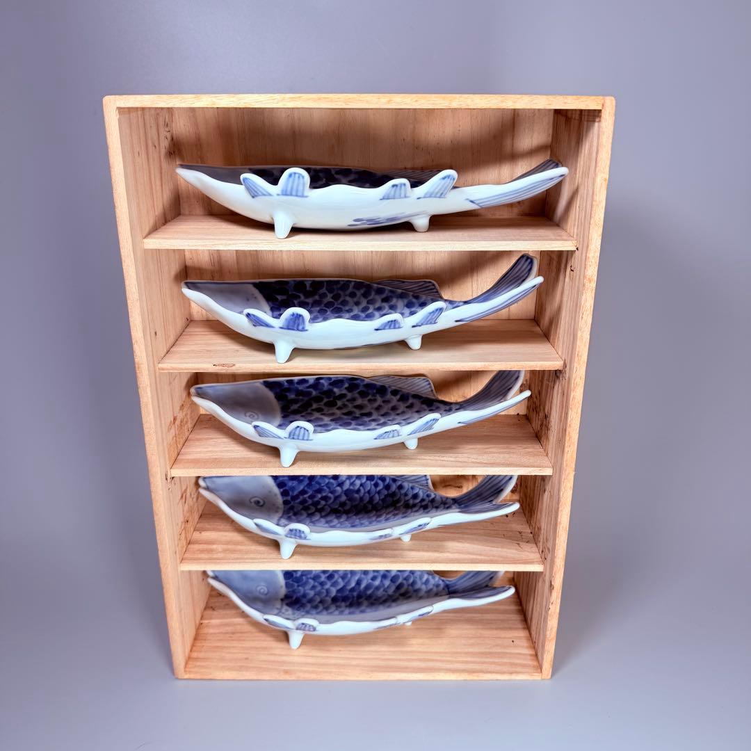 深川製磁　高級ライン　染付魚彫刻取皿揃　吹き墨　共箱　ほぼ未使用品　22.5㎝