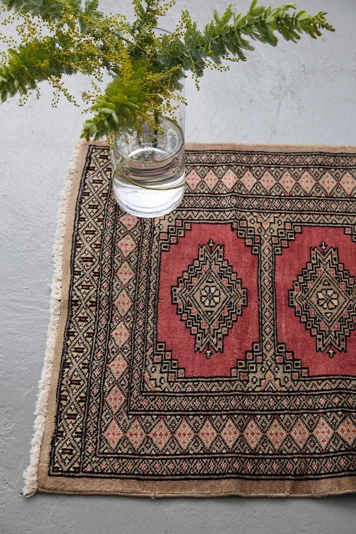 ヴィンテージラグ トライバルラグ パキスタン産（90×65cm）赤 ベージュ