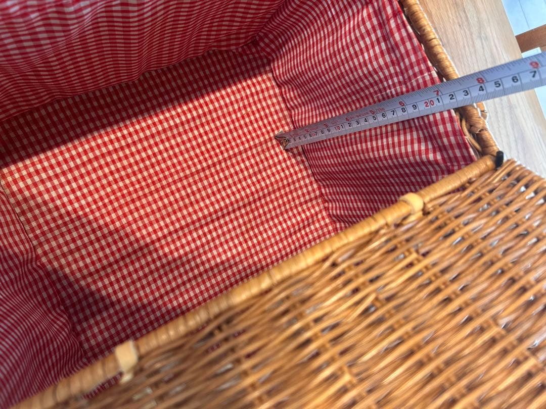 ラタン製 蓋付きバスケット 赤いストライプ