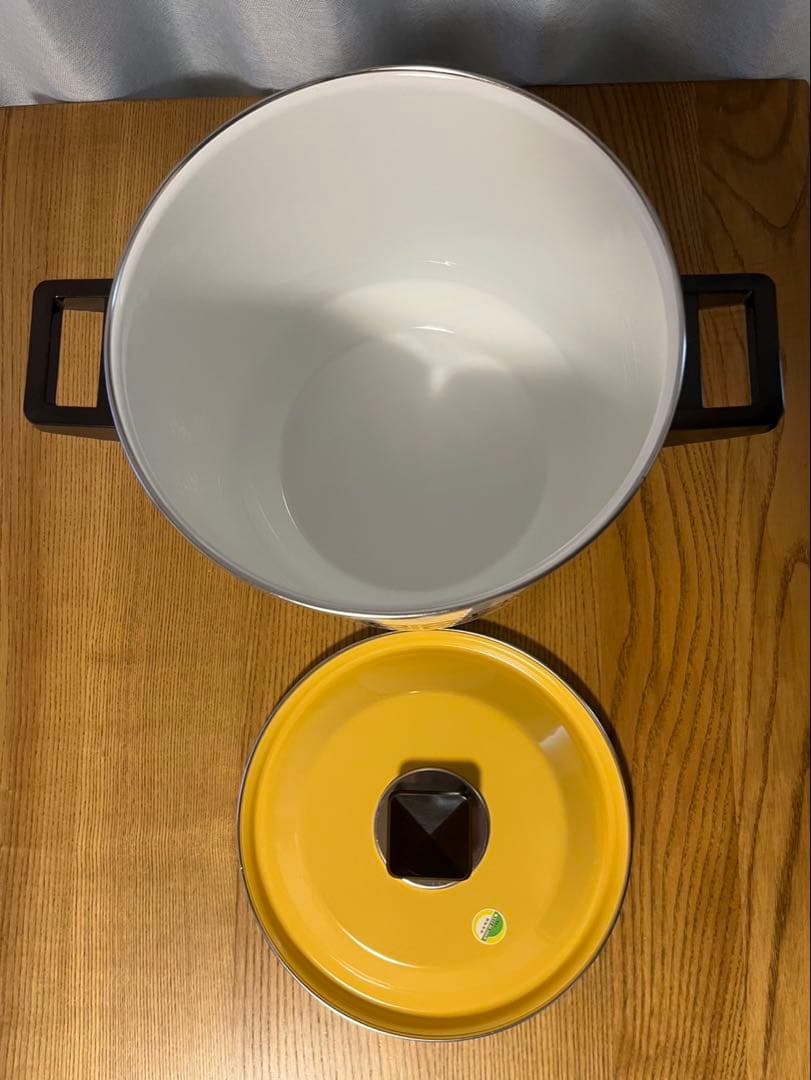 ホーロー　両手鍋　レトロ柄