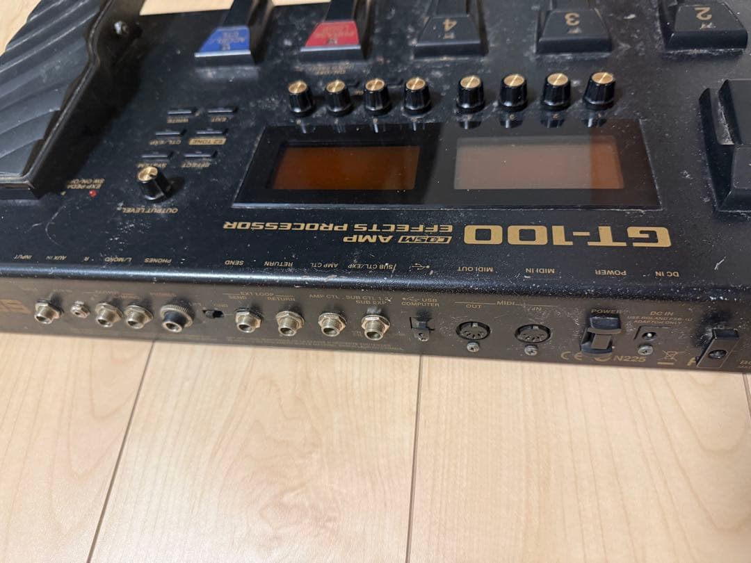 17 BOSS GT-100 アンプシミュレーター