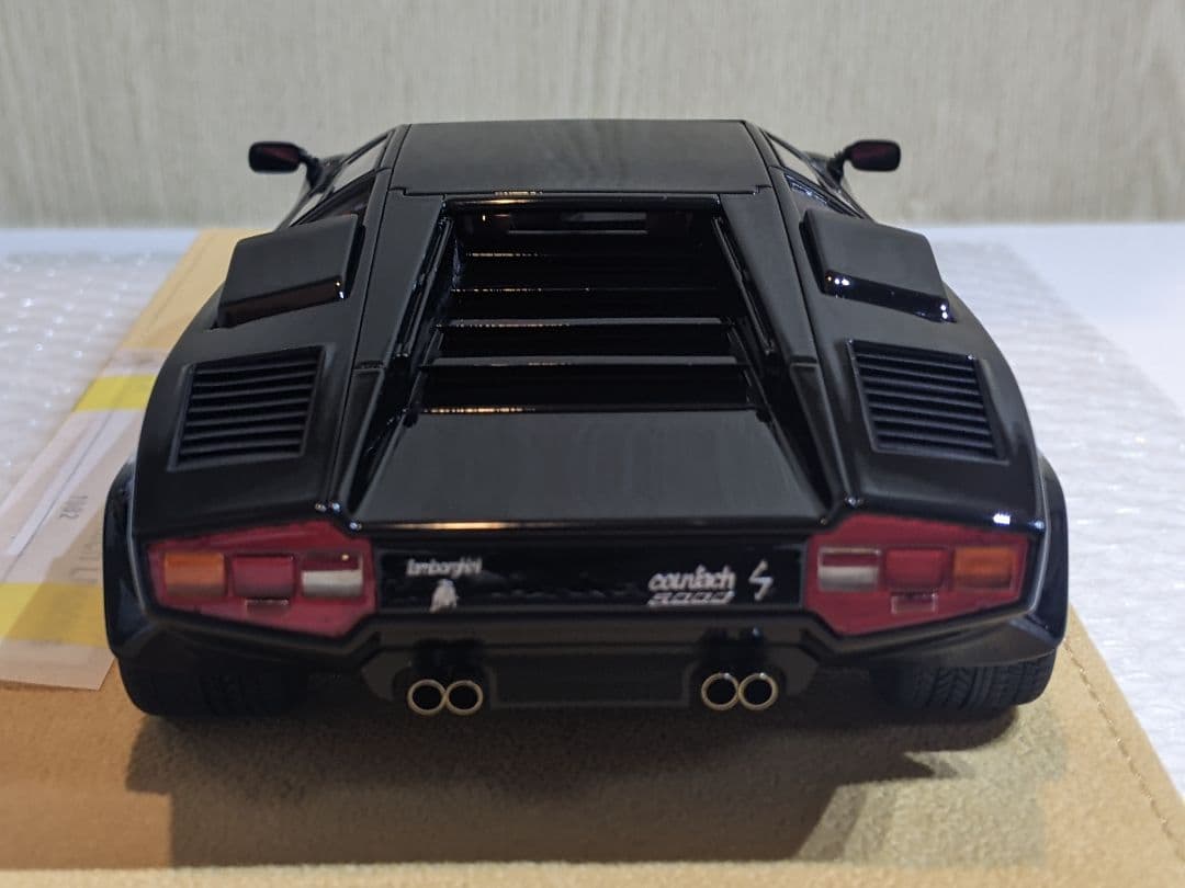 1/18 メイクアップ IDEA カウンタック LP5000S 1982