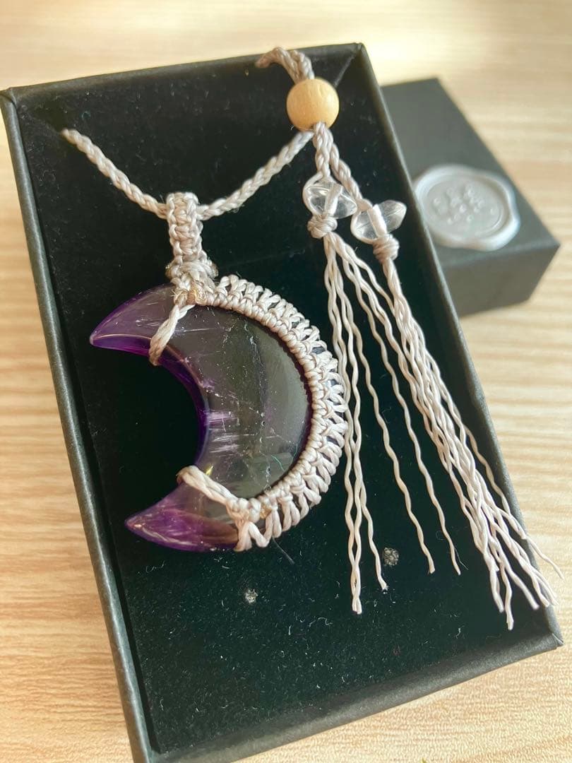 マクラメ編み　ハンドメイド アメジスト三日月型 ネックレス