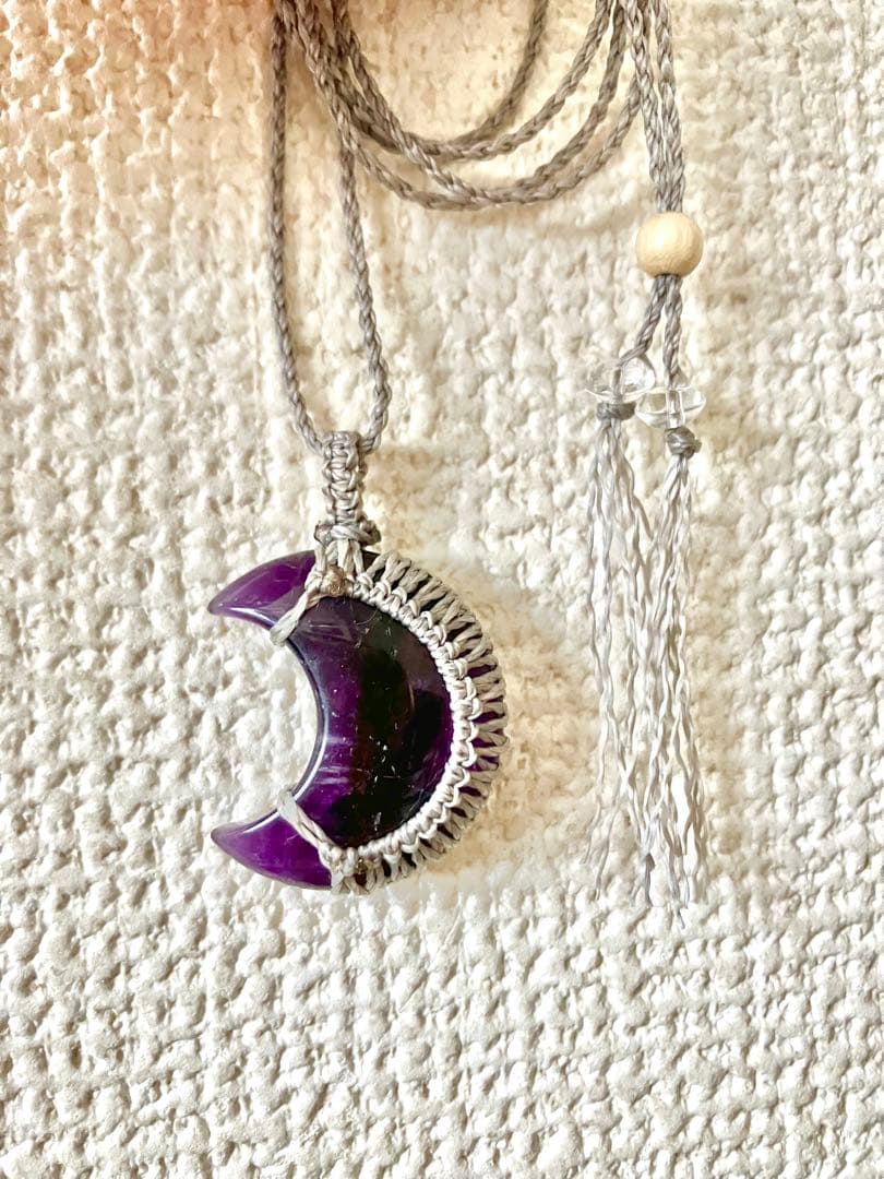 マクラメ編み　ハンドメイド アメジスト三日月型 ネックレス