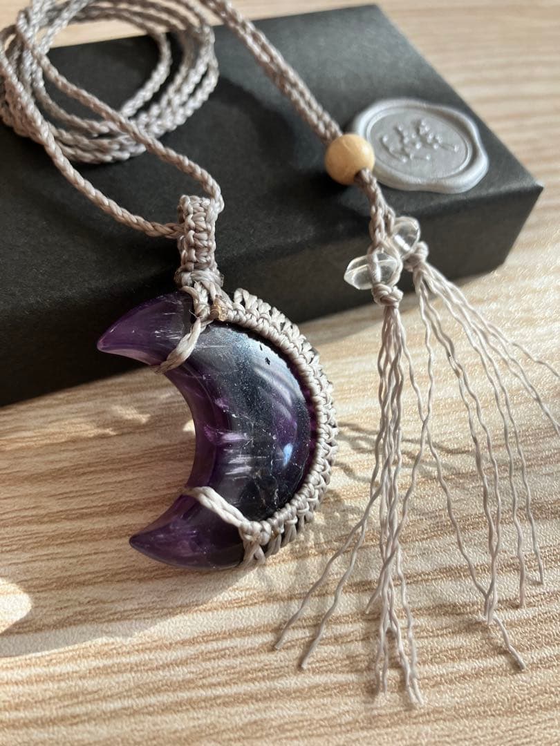 マクラメ編み　ハンドメイド アメジスト三日月型 ネックレス