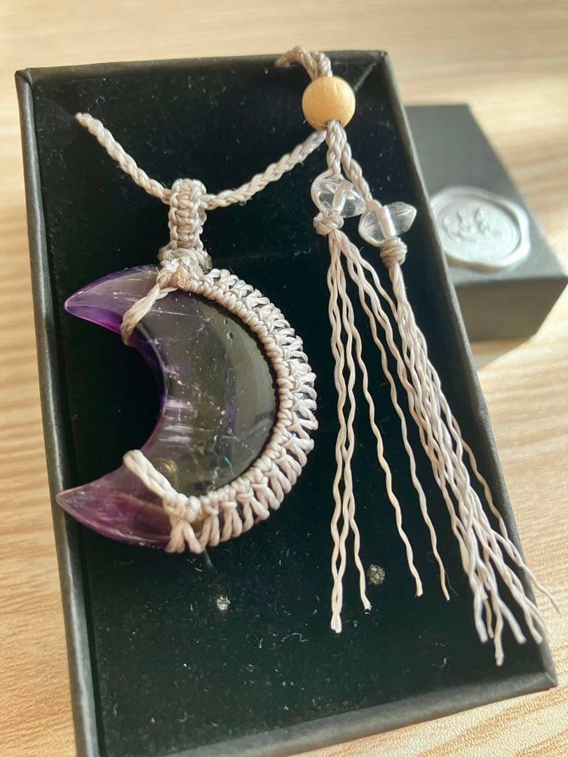 マクラメ編み　ハンドメイド アメジスト三日月型 ネックレス