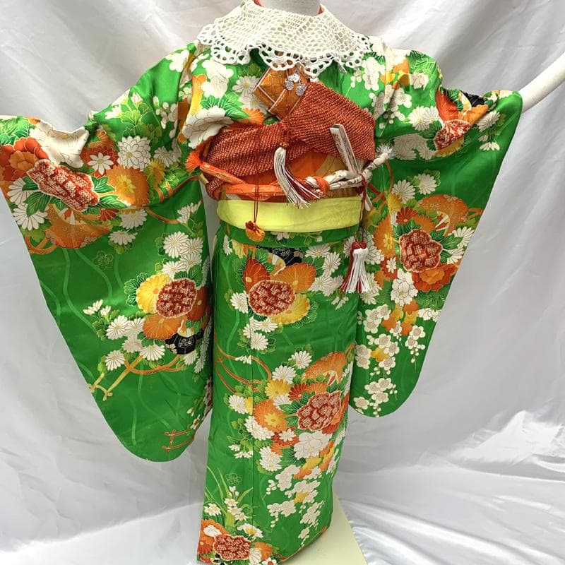406ag65着物のみ□七五三 七歳 女児 着物　金彩 部分絞り 緑□状態良好