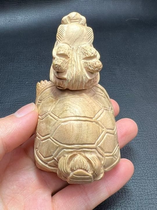 041517  桃の木素材　龍亀　手彫り　約45*75ミリ