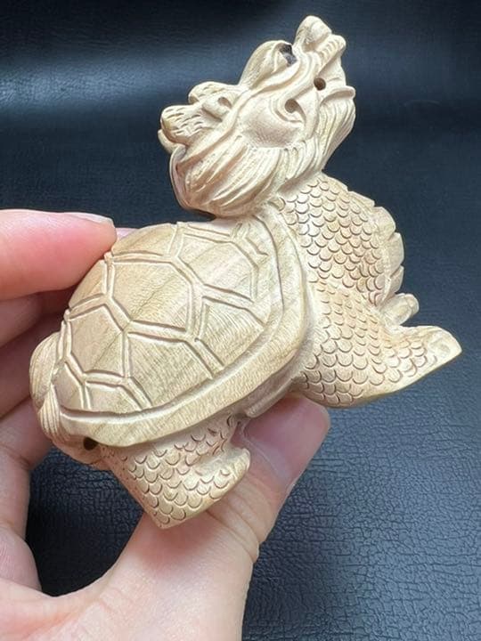 041517  桃の木素材　龍亀　手彫り　約45*75ミリ