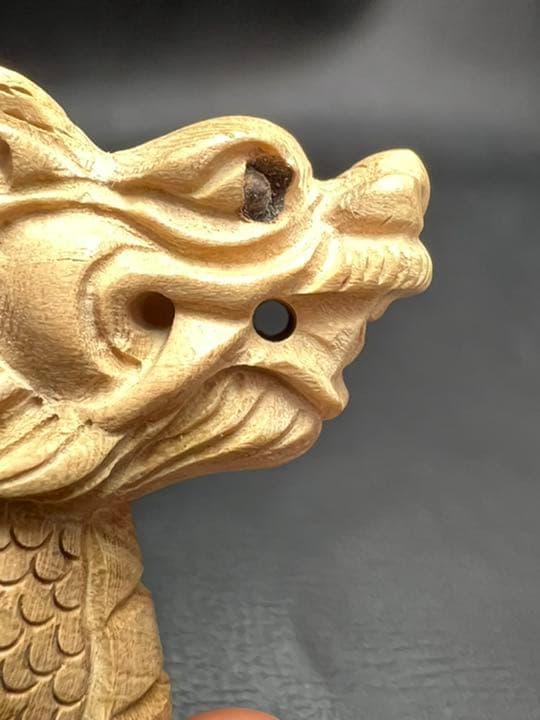 041517  桃の木素材　龍亀　手彫り　約45*75ミリ