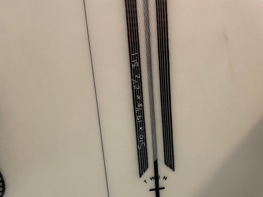 CHILLI サーフボード　モデル「BLACK VULTURE」　サーフィン