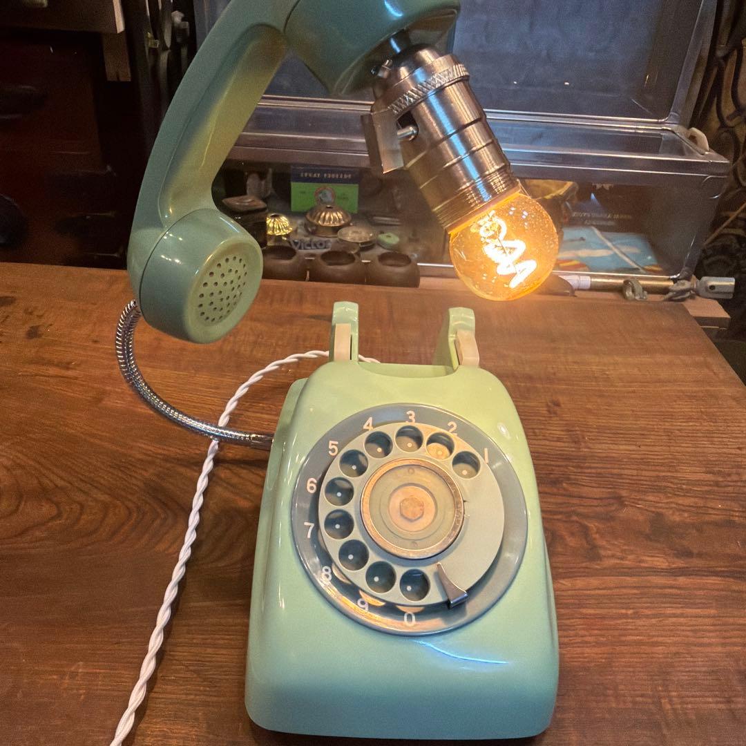 レトロなダイヤル電話　ランプ
