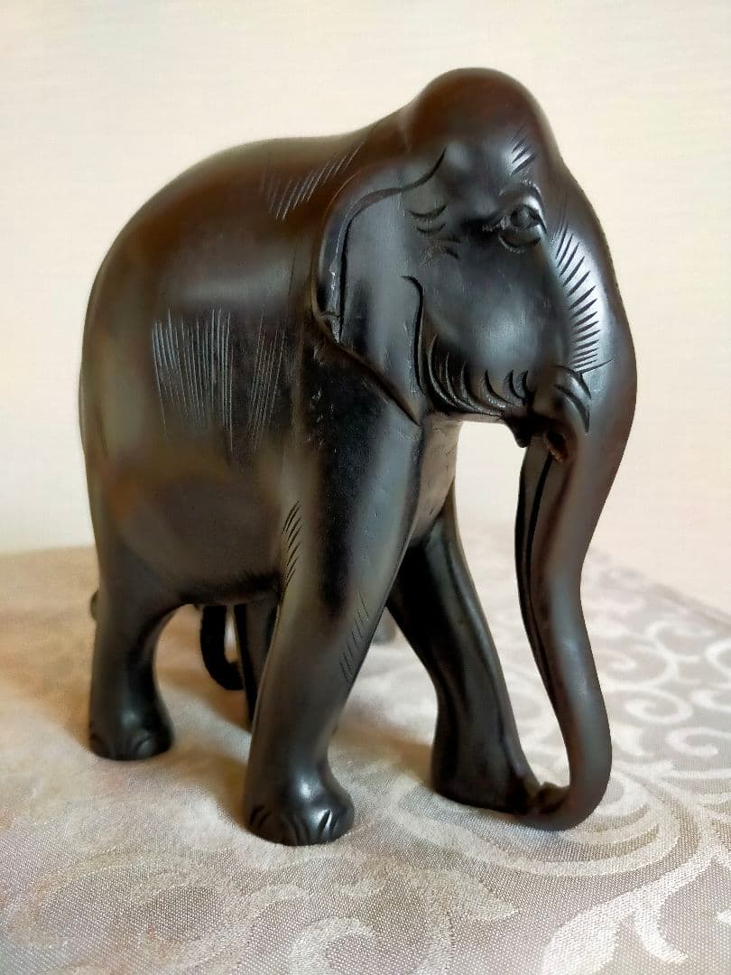 【再値下げ】インド象の置物（木彫りの置物です）
