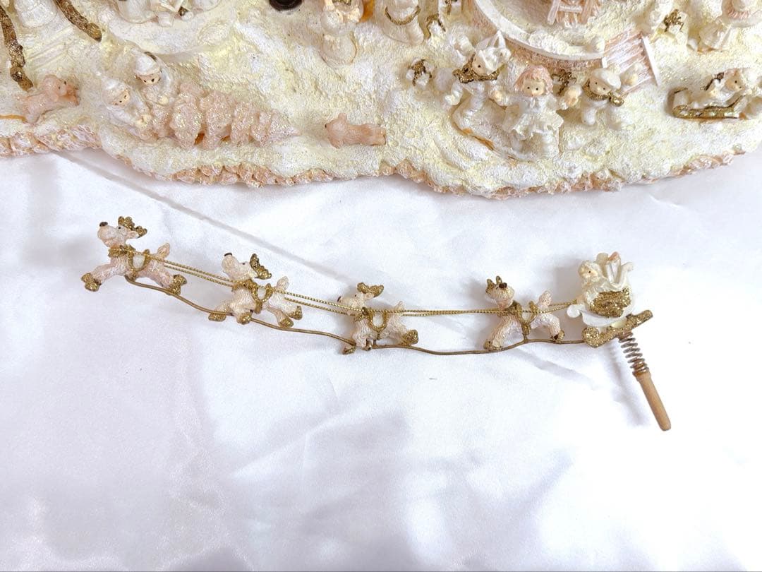 クリスマス村の置物 サンタとトナカイ付き