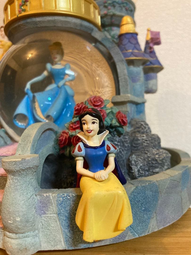 ディズニープリンセス　スノードーム　オルゴール