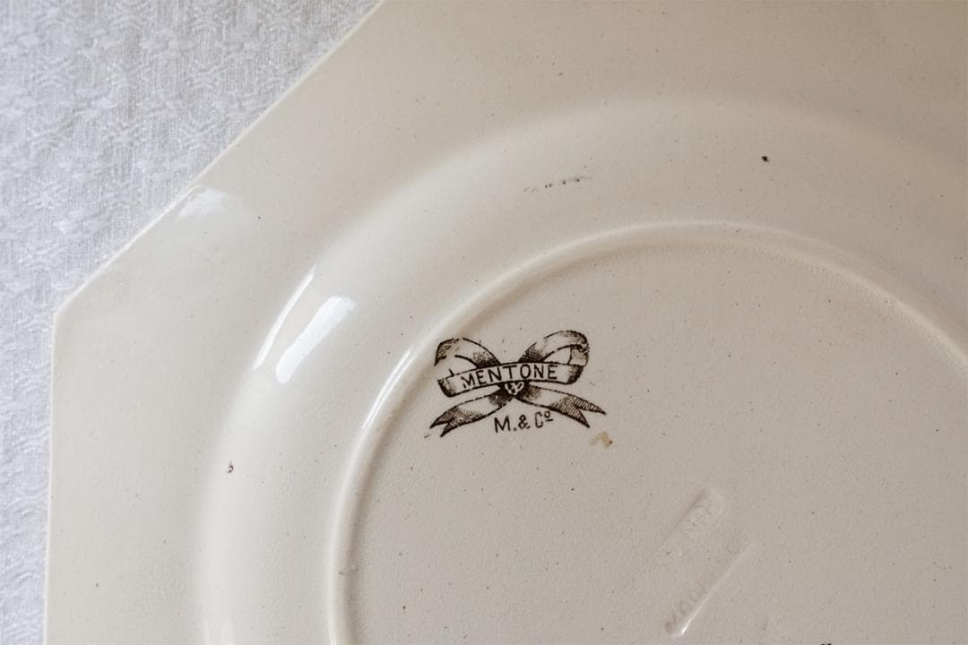 イギリスアンティーク　ボタニカル柄　オクトゴナル　プレート　21.7cm　A