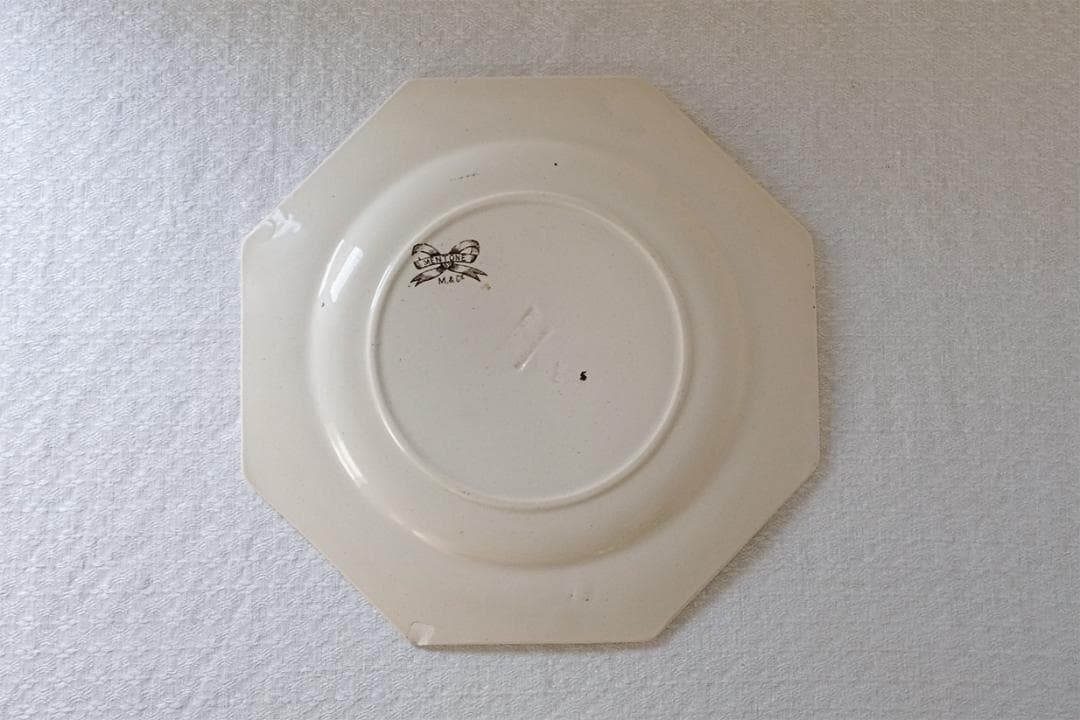 イギリスアンティーク　ボタニカル柄　オクトゴナル　プレート　21.7cm　A