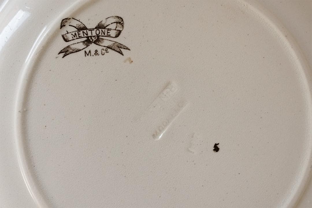 イギリスアンティーク　ボタニカル柄　オクトゴナル　プレート　21.7cm　A