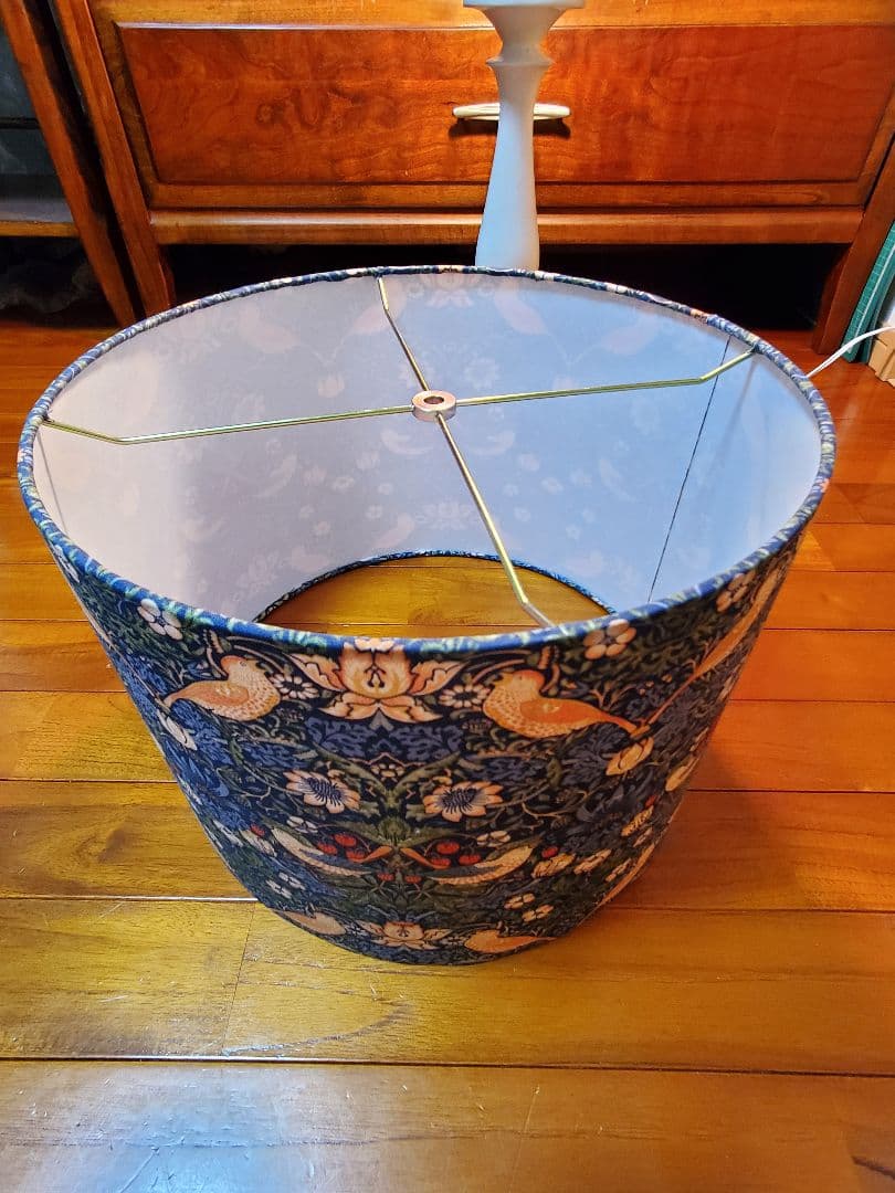 アメリカンテーブルランプ ウィリアムモリスいちご泥棒