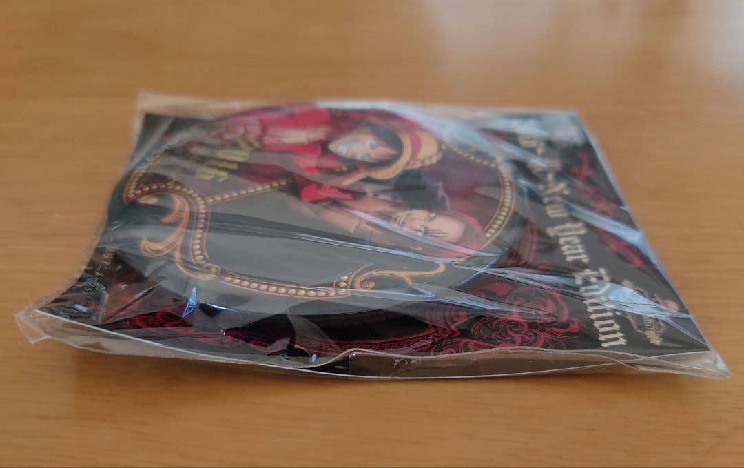 輩缶バッジ NEW YEAR EDITION 2016 ルフィ＆シャンクス - メルカリ