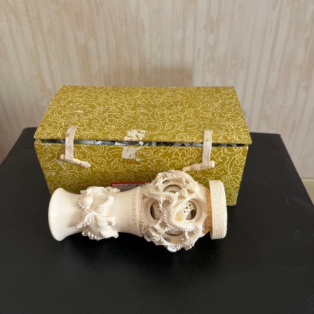 中国骨董　多層球象牙調のドラゴン彫刻花瓶