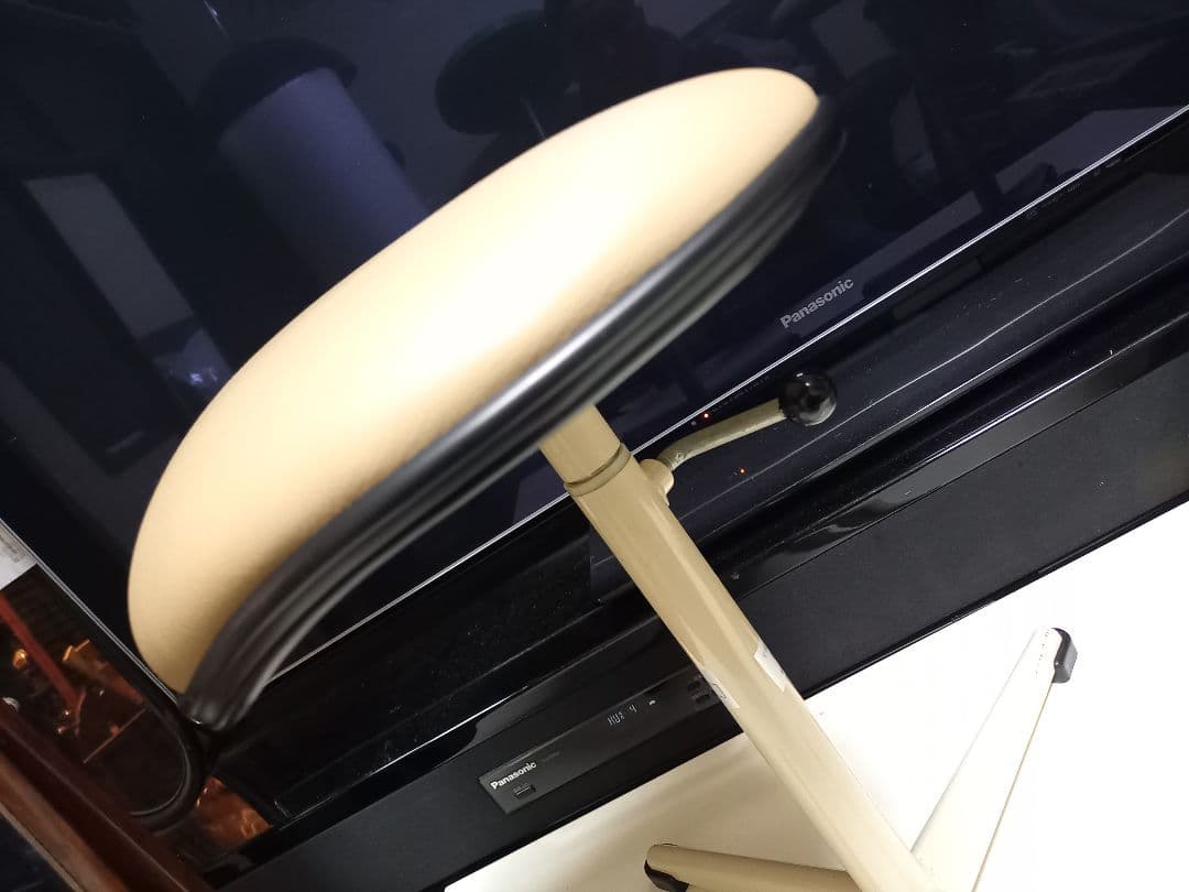 オカムラ　ポストモダン　高さ調整　回転式　ベージュ　メディカル　スツール　２脚