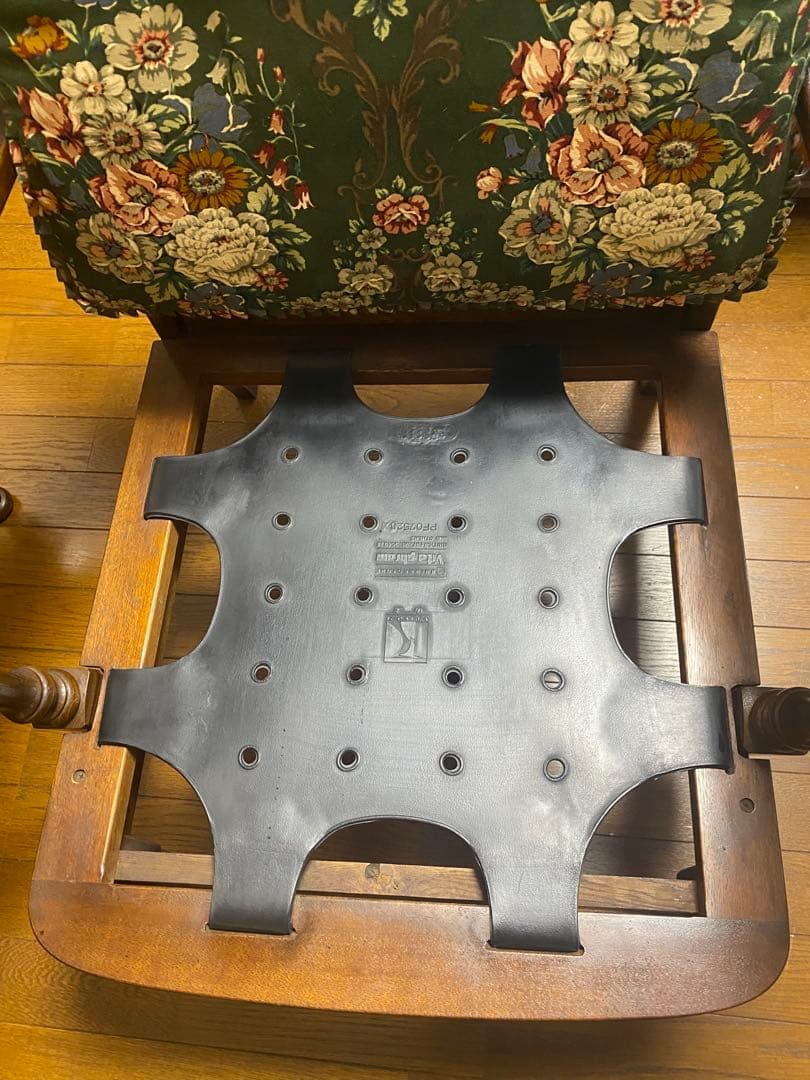 【Okami】飛騨の家具　両手摺つき　1脚