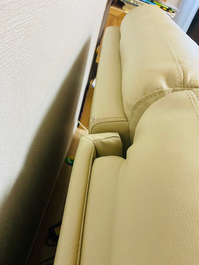 【直接受け取りのみ】【ニトリ】3人掛け電動テーブル付きリクライニングソファ