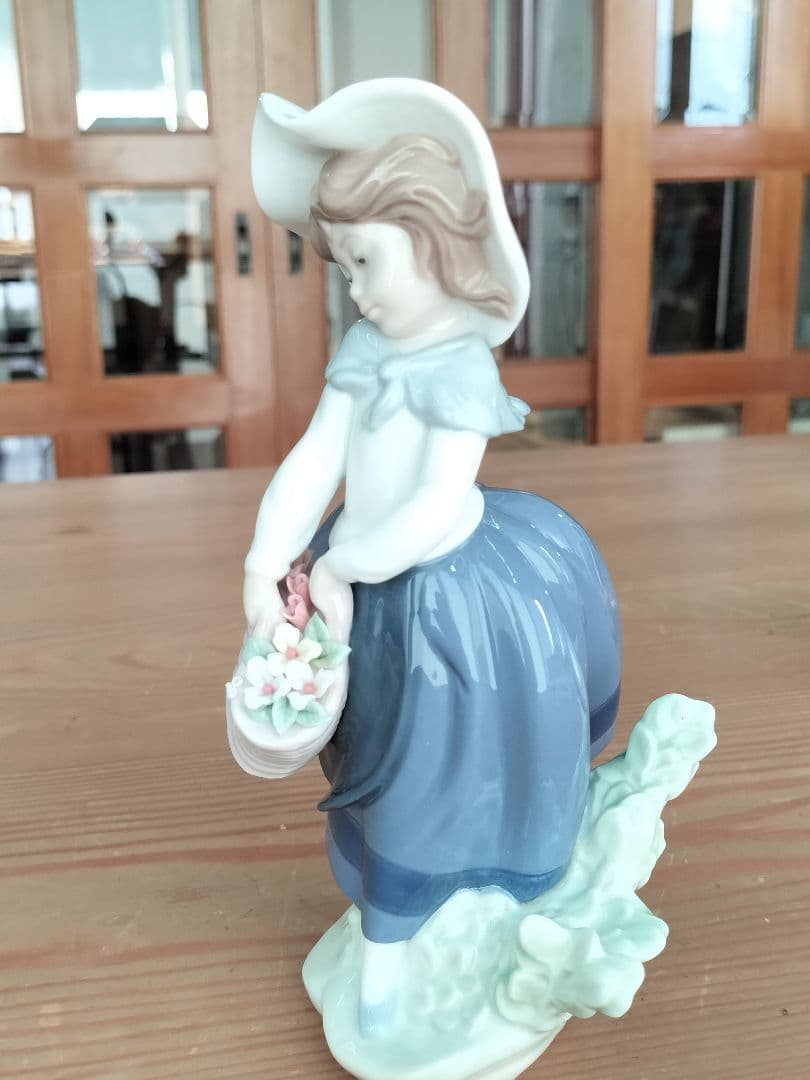 リヤドロ人形　LLADRO きれいな花ばかり　＃5222　フィギュリン
