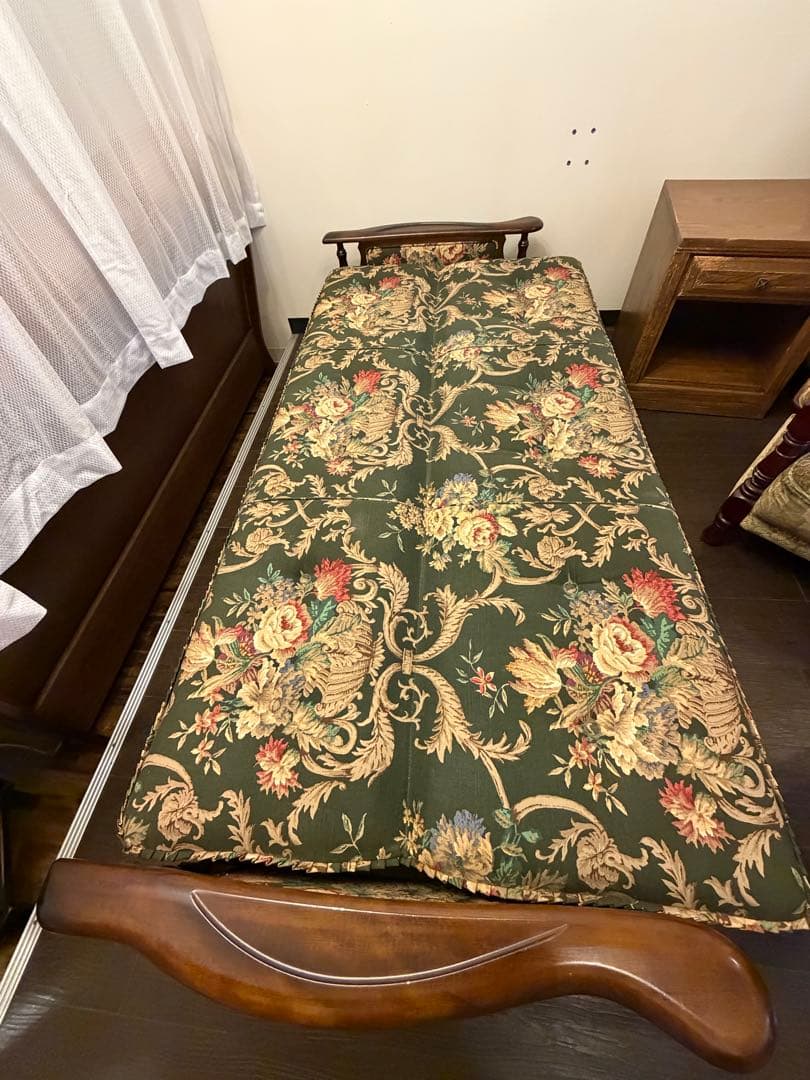 カリモクkarimokuコロニアル　花柄　ソファベット　3人掛け　アンティーク