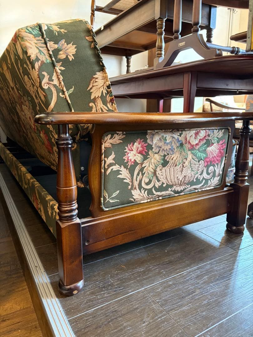 カリモクkarimokuコロニアル　花柄　ソファベット　3人掛け　アンティーク