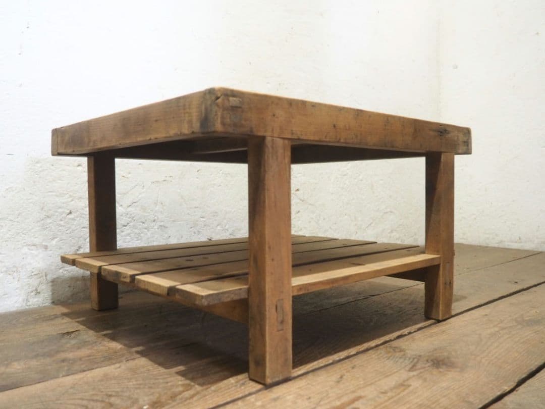 1403 レトロなセンターテーブル　陳列台　古家具　　ロータイプ　ビンテージ　台