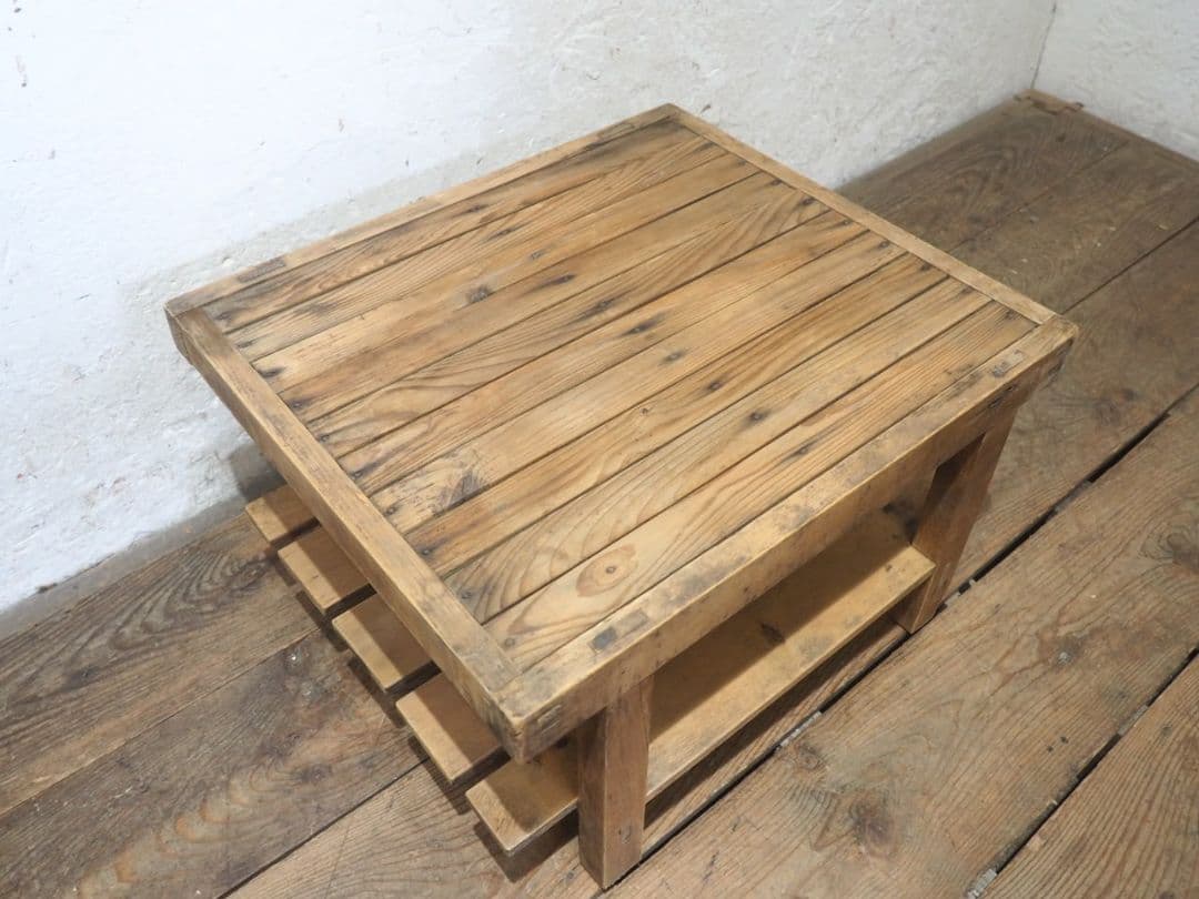 1403 レトロなセンターテーブル　陳列台　古家具　　ロータイプ　ビンテージ　台