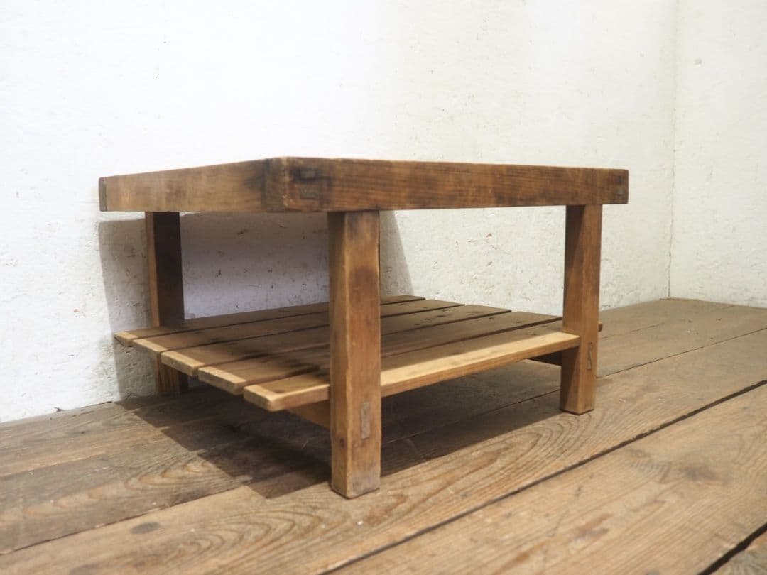 1403 レトロなセンターテーブル　陳列台　古家具　　ロータイプ　ビンテージ　台