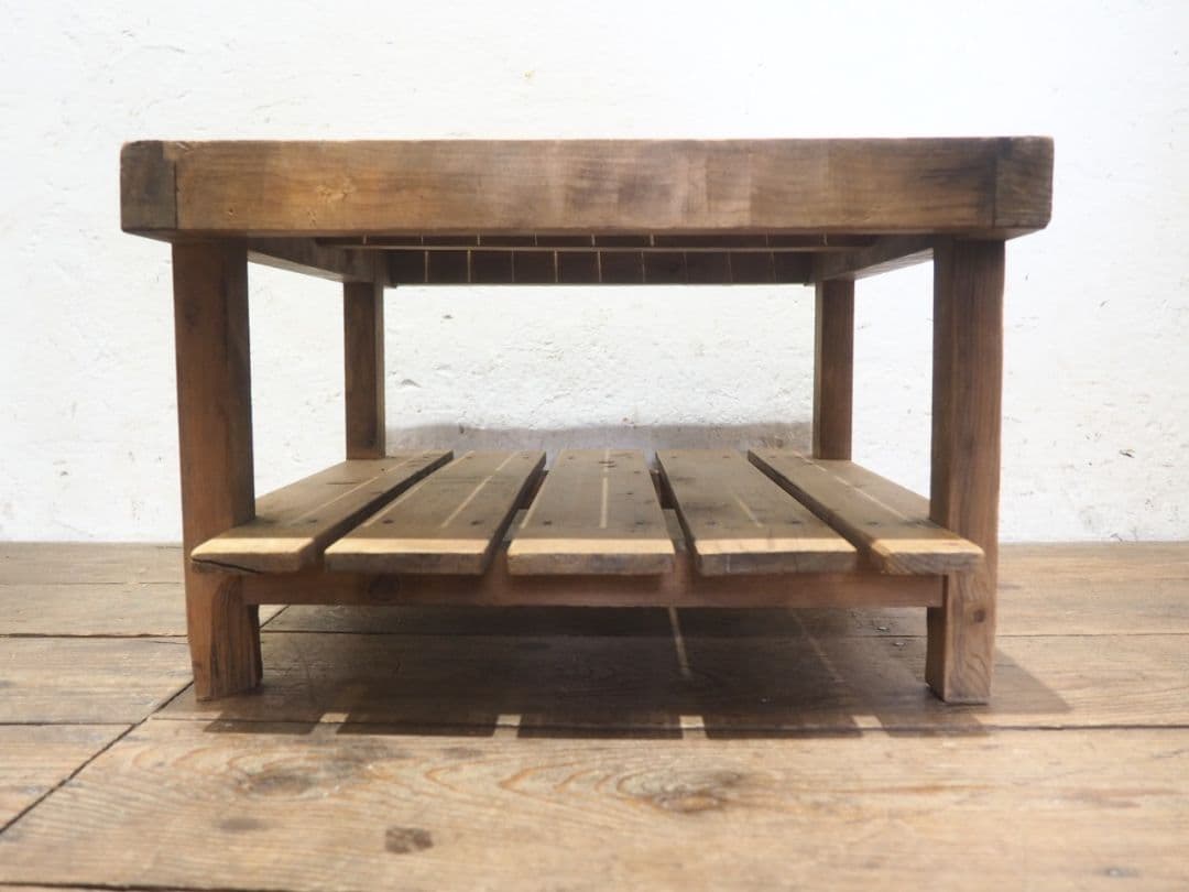 1403 レトロなセンターテーブル　陳列台　古家具　　ロータイプ　ビンテージ　台