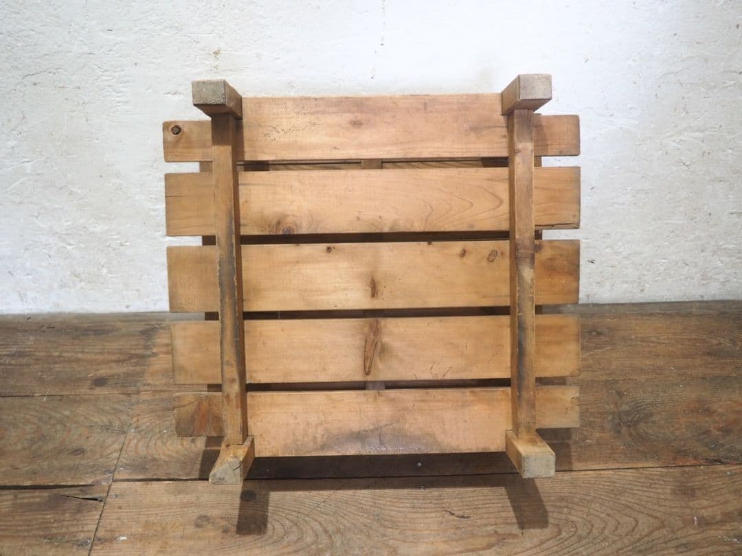 1403 レトロなセンターテーブル　陳列台　古家具　　ロータイプ　ビンテージ　台